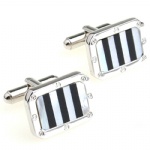 Classic shell cufflink